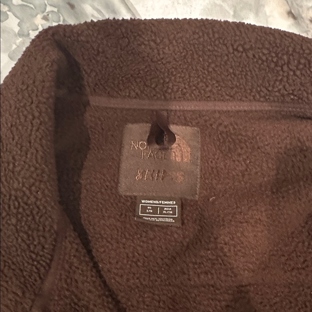 THE NORTH FACE X SKIMS 1995 RETRO DENALI FLEECE JACKET in brown. Size Large. - Picture 7 of 7